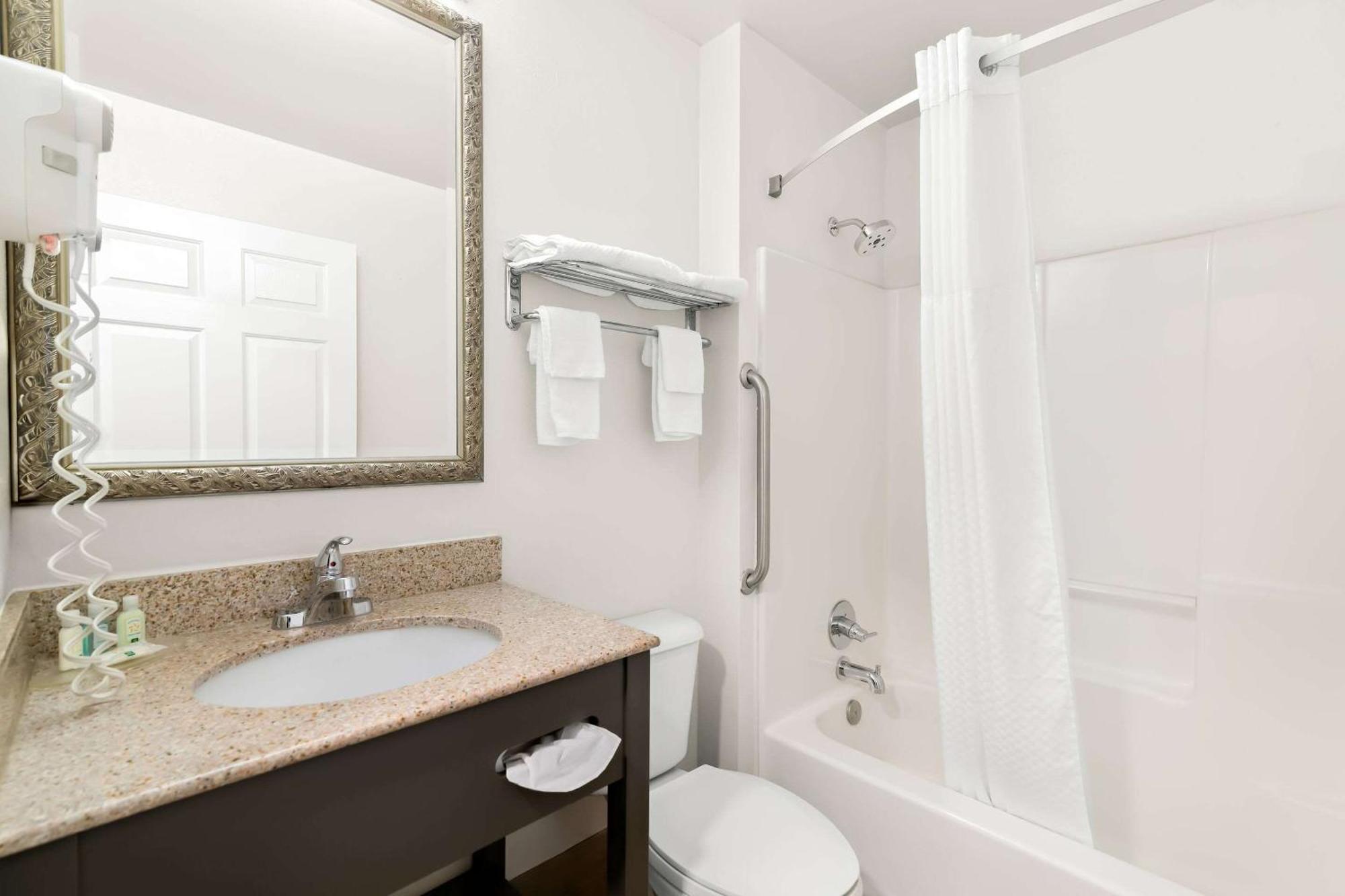 Quality Inn Merrimack - Nashua Exterior photo