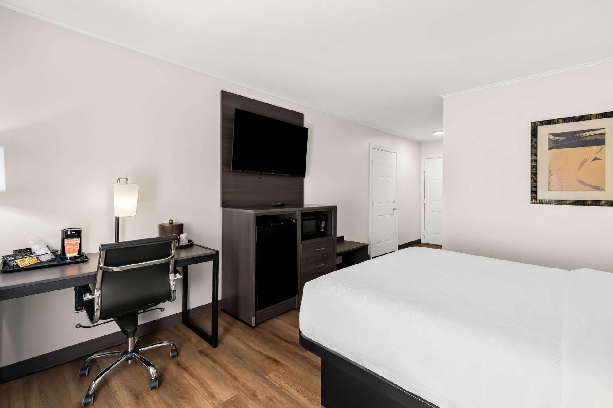 Quality Inn Merrimack - Nashua Exterior photo